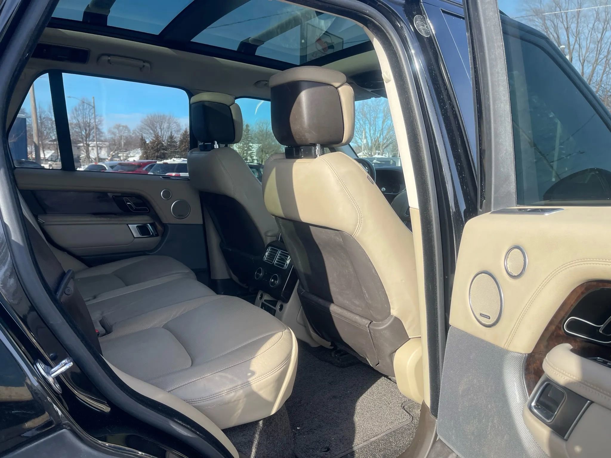 Used 2018 Land Rover Range Rover HSE image 9