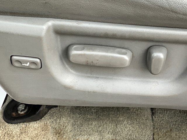 Used 2011 Toyota Sequoia Limited image 27