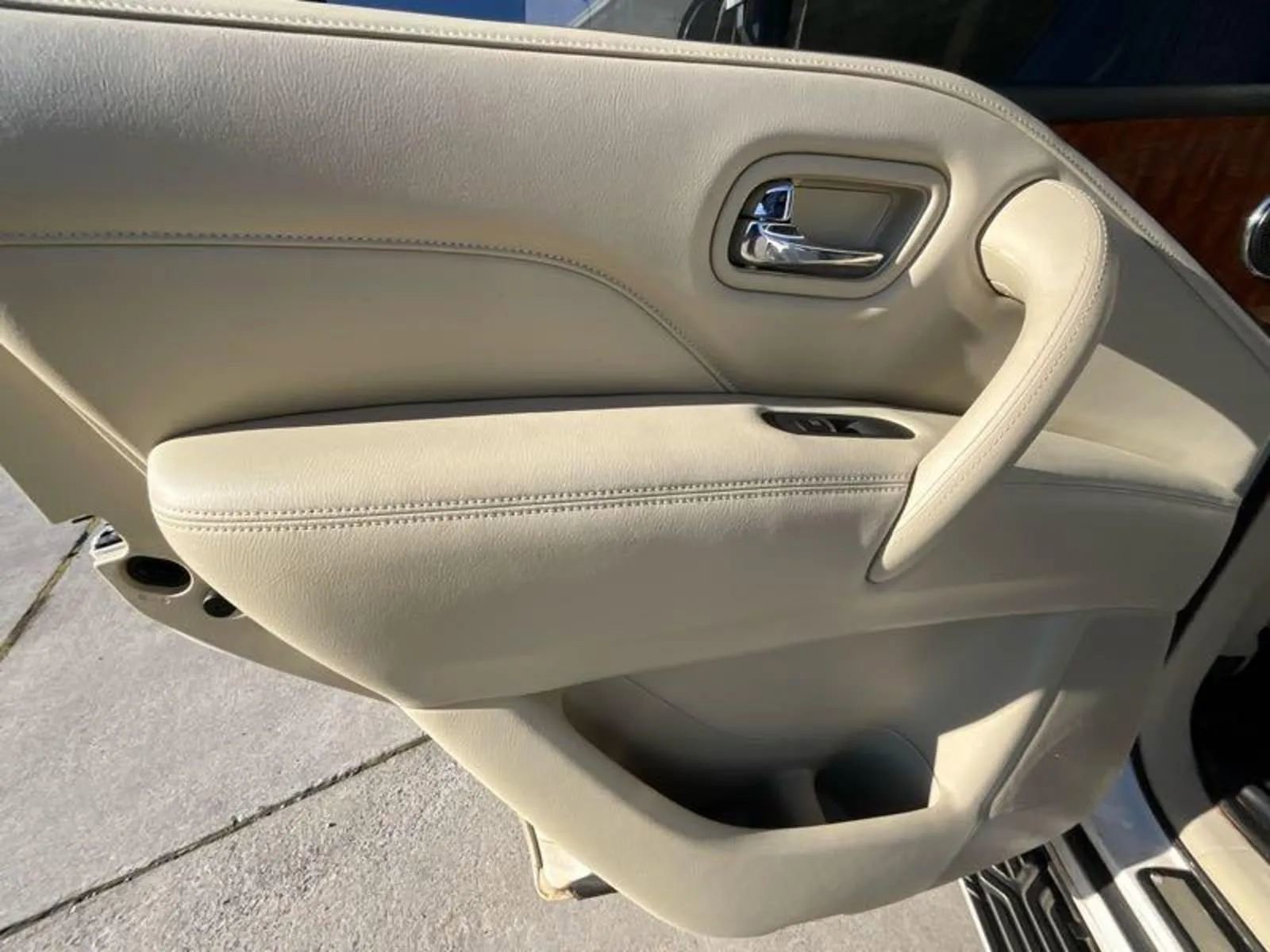 Used 2019 INFINITI QX80 Luxe w/ Cargo Package image 9