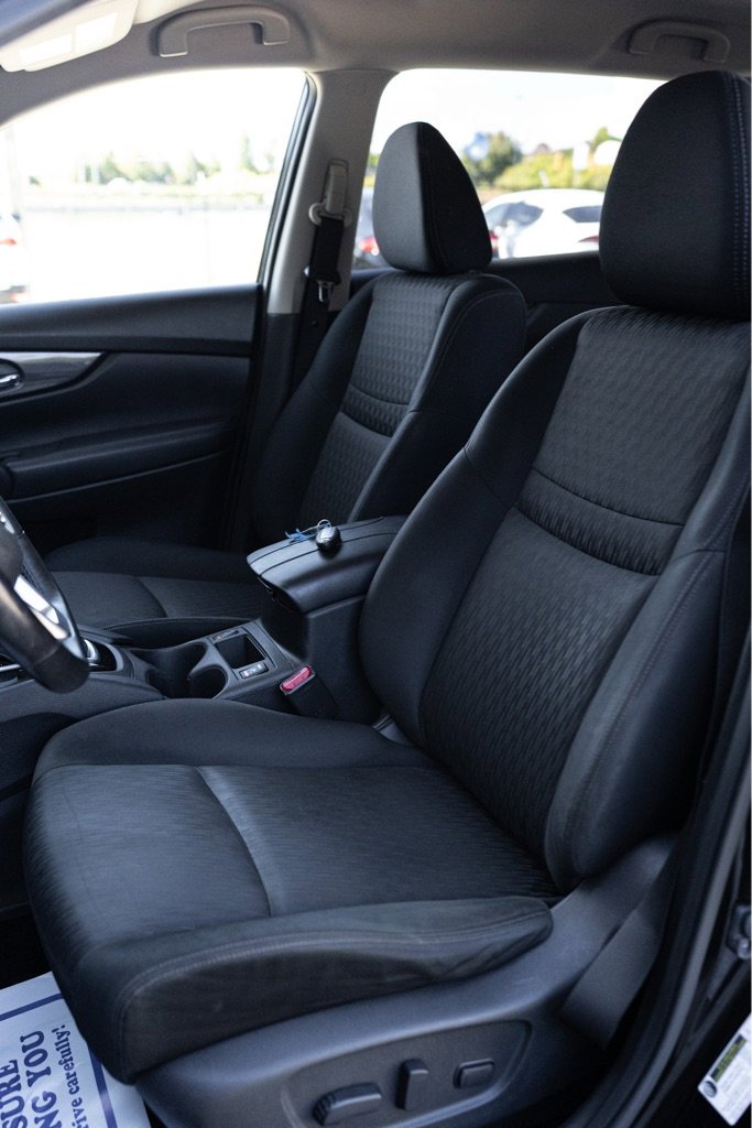 Used 2018 Nissan Rogue SV image 8