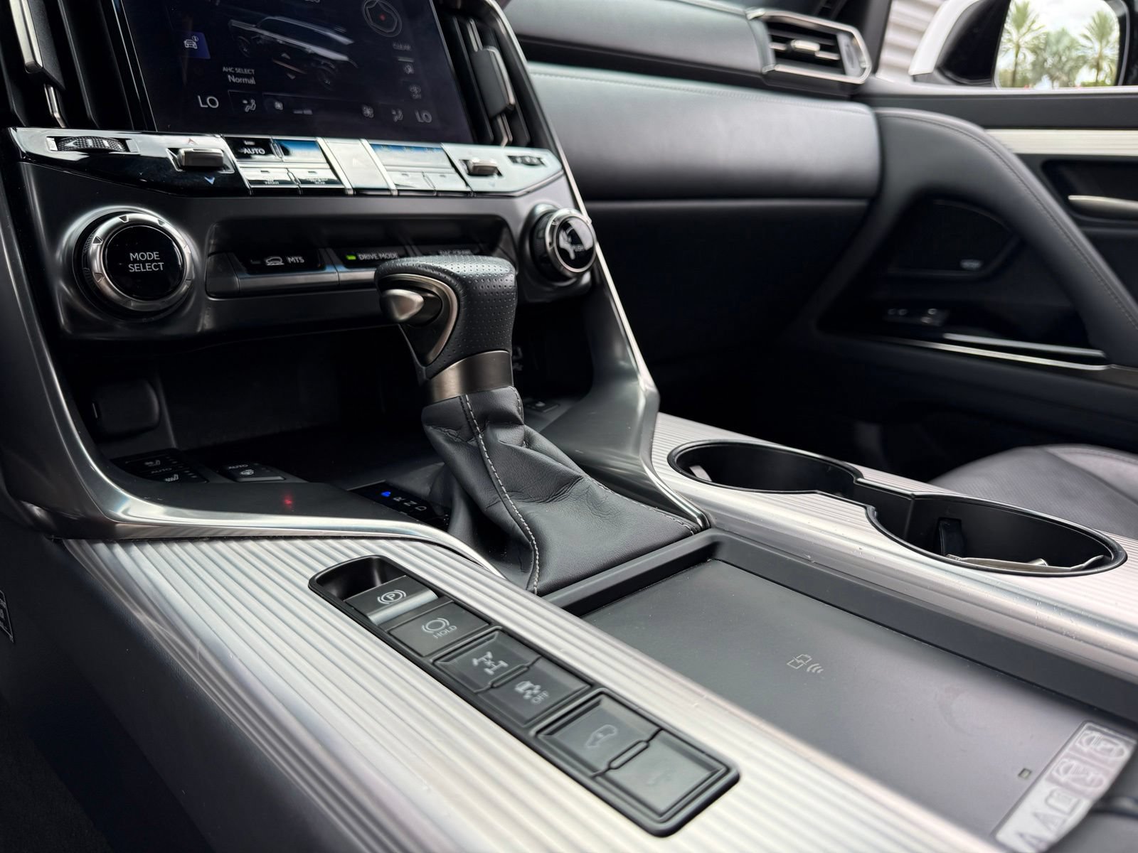 Used 2023 Lexus LX 600 F Sport w/ Accessory Package (Z1) AWD/4WD image 31
