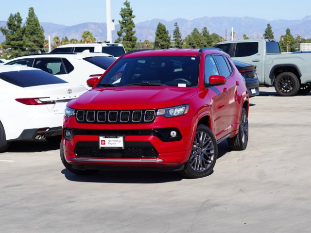 Used 2023 Jeep Compass Limited AWD/4WD image 3