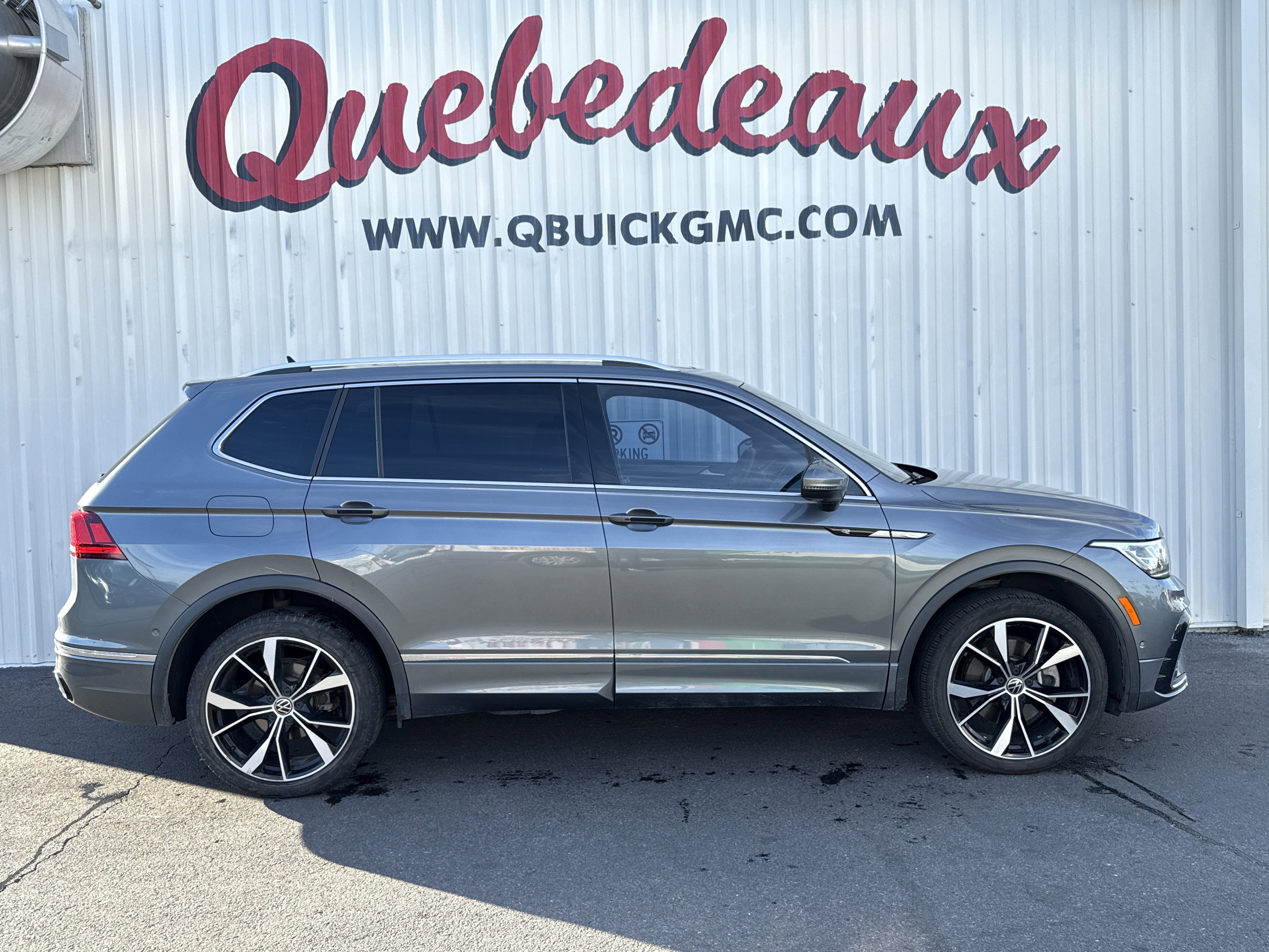 Used 2022 Volkswagen Tiguan SEL R-Line image 26