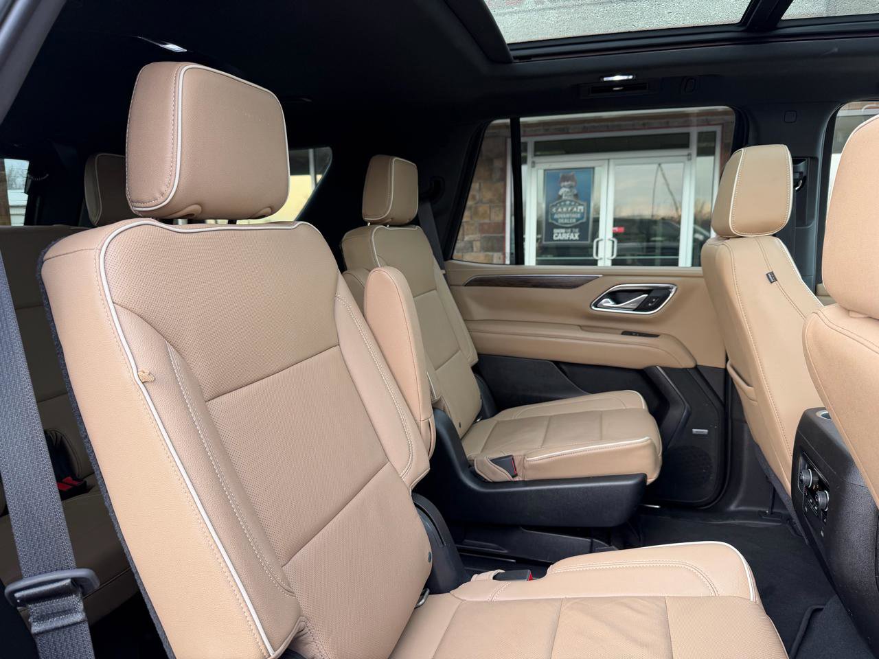 Used 2021 Chevrolet Tahoe Premier w/ Premium Package image 23