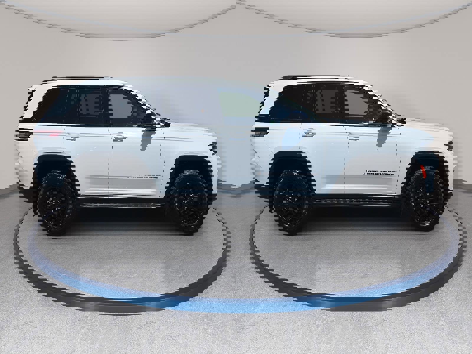 Used 2024 Jeep Grand Cherokee Altitude image 4