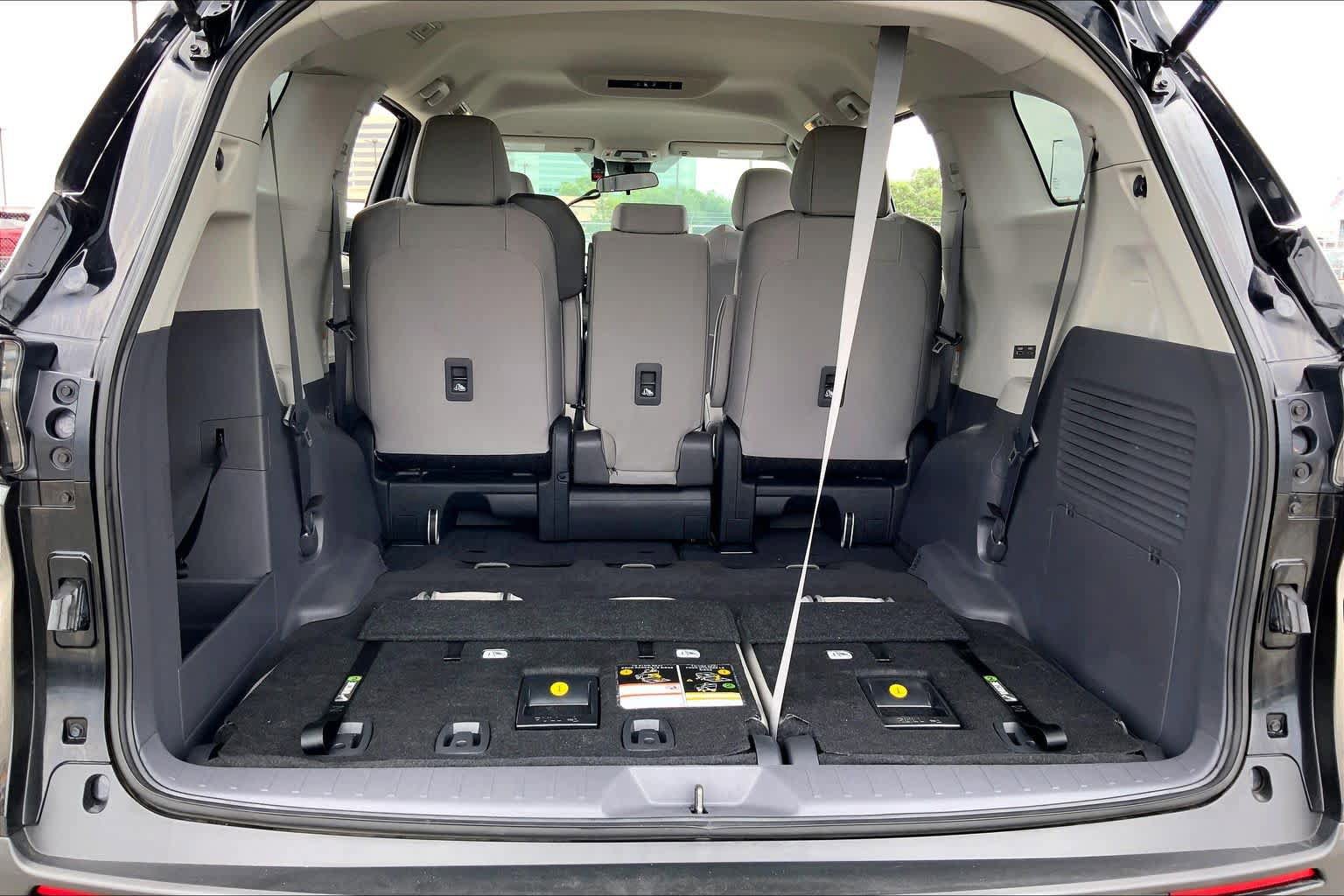 Certified 2024 Toyota Sienna LE FWD image 34