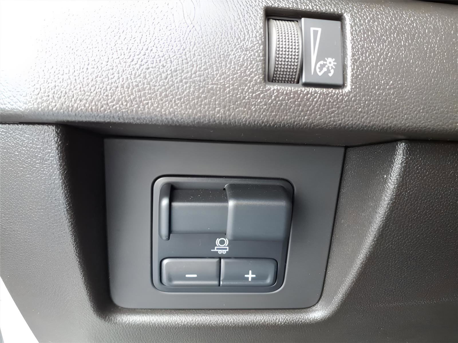 Used 2023 Chevrolet Colorado LT w/ LT Convenience Package II image 17