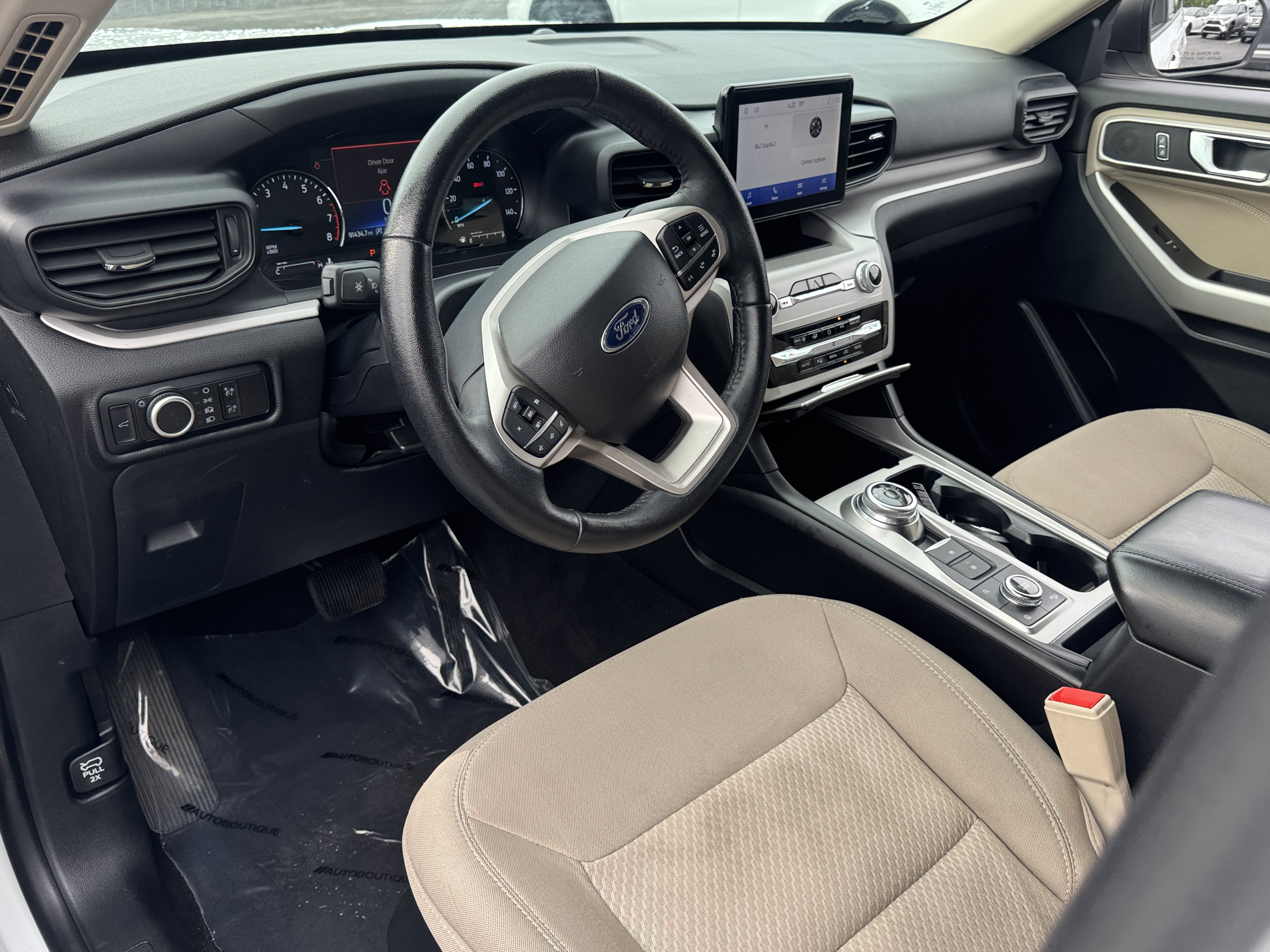 Used 2023 Ford Explorer XLT AWD/4WD image 8