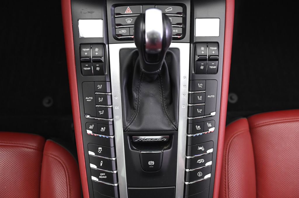 Certified 2021 Porsche Macan Turbo image 36