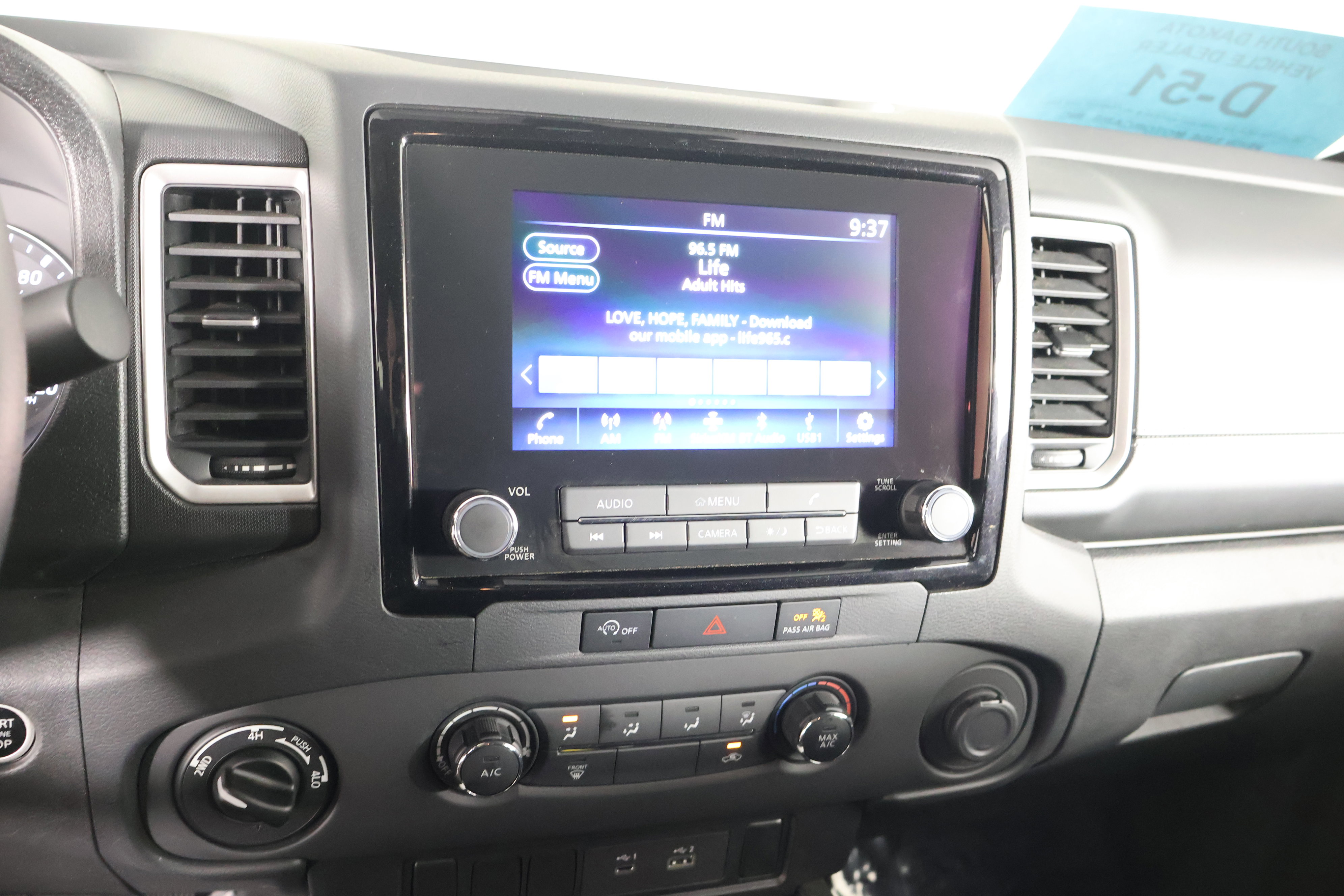 Used 2024 Nissan Frontier SV image 28