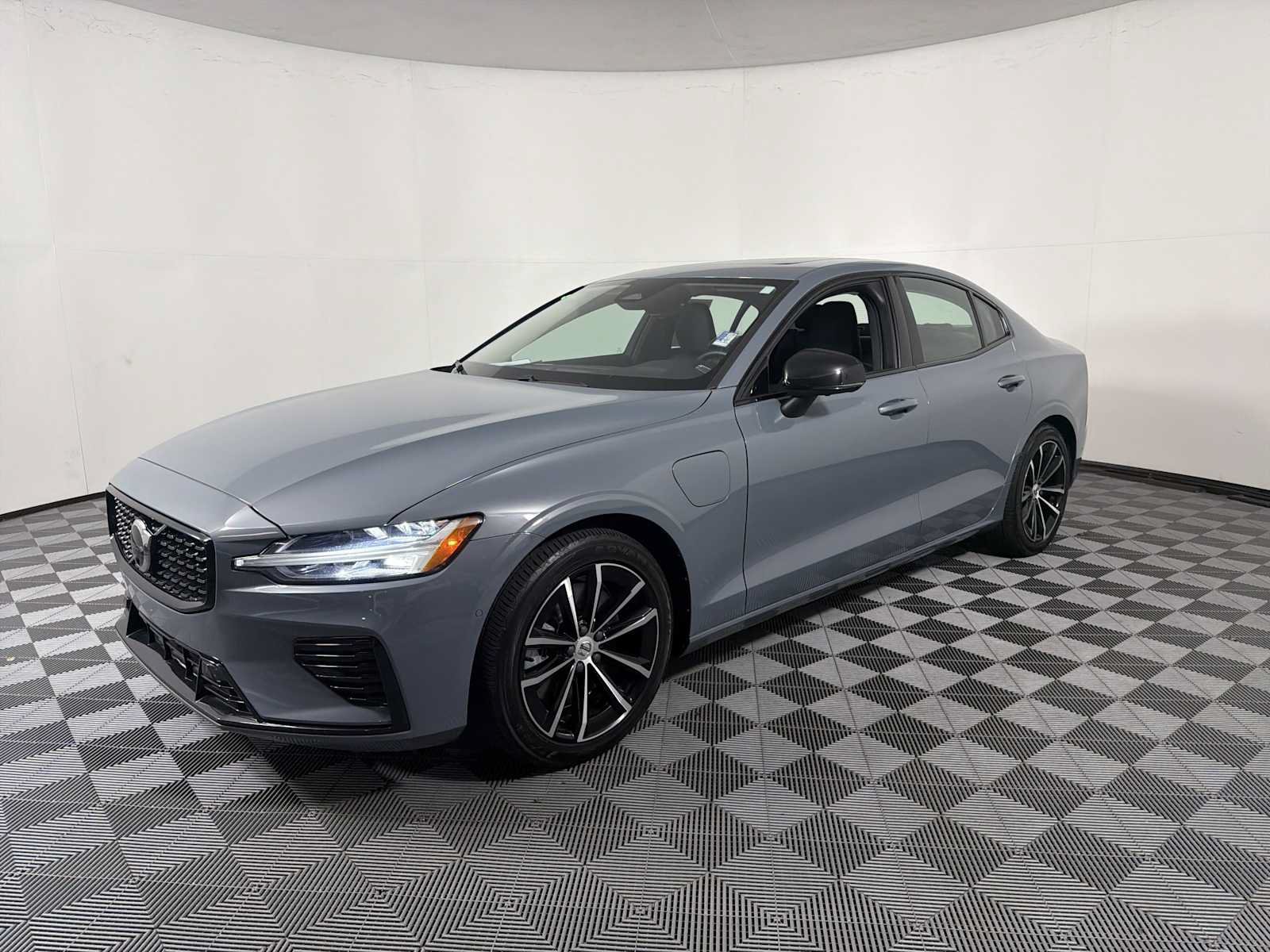 Used 2023 Volvo S60 T8 Plus AWD/4WD image 5