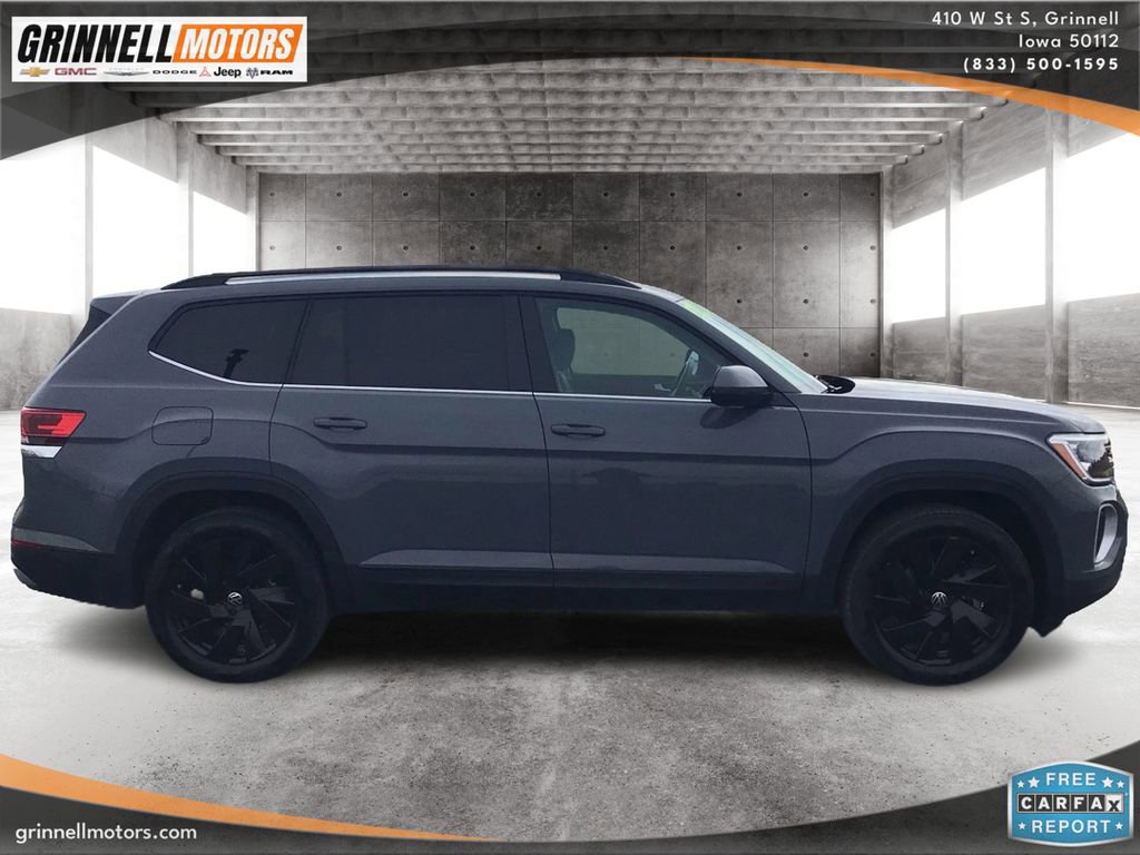 Used 2025 Volkswagen Atlas SE image 4