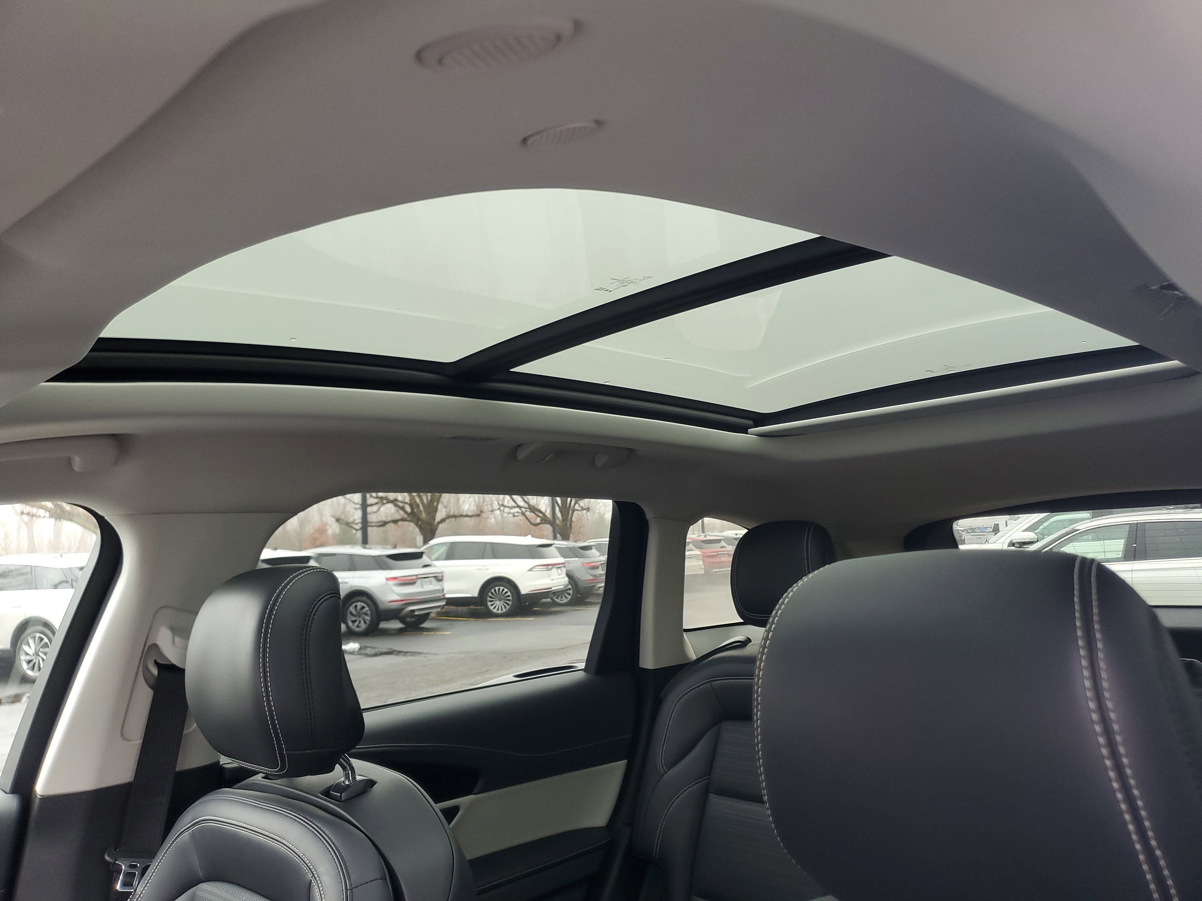 Used 2024 Lincoln Nautilus Reserve w/ Equipment Group 202A image 11