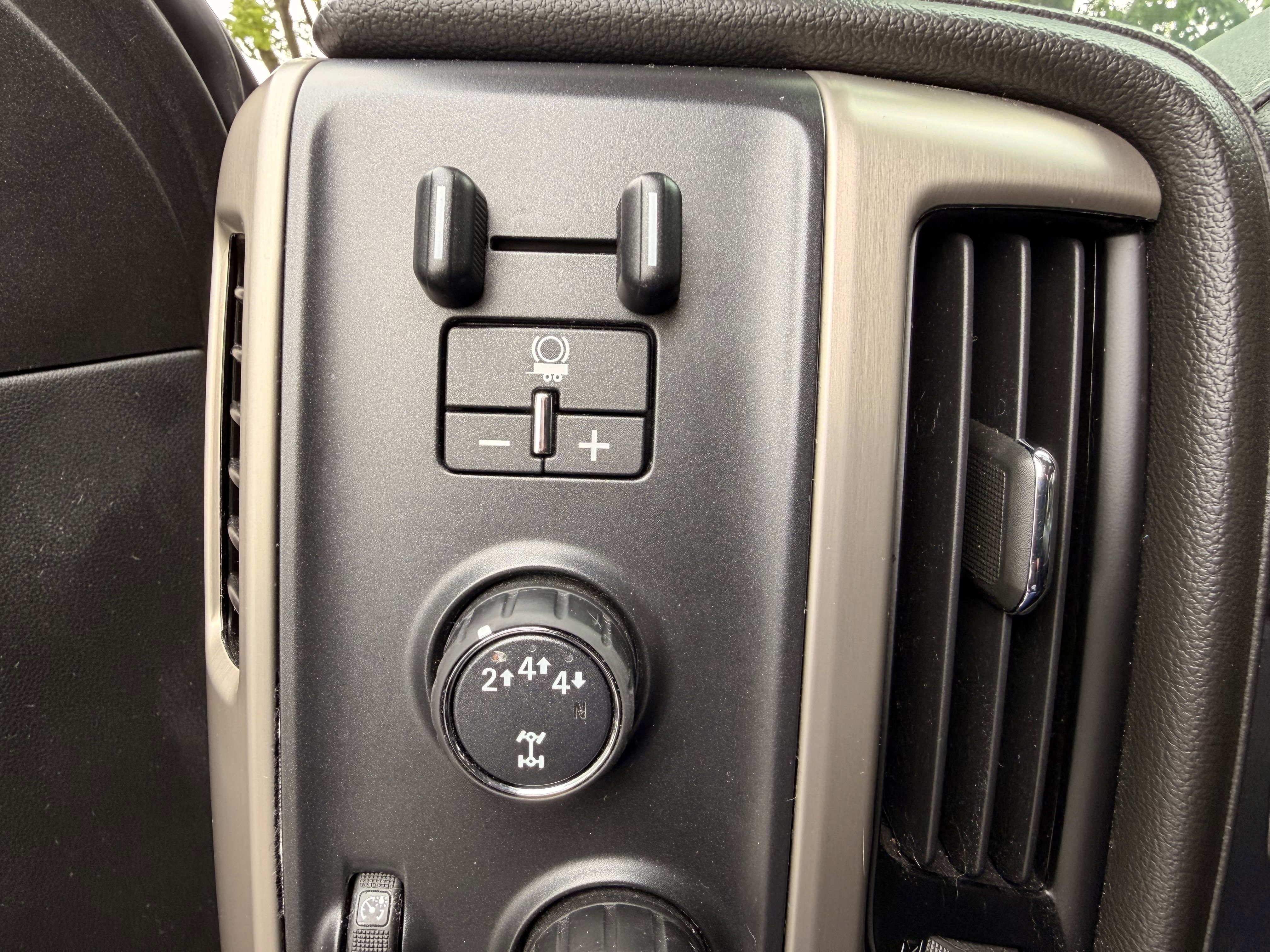 Used 2017 GMC Sierra 2500 Denali w/ Duramax Plus Package AWD/4WD image 23