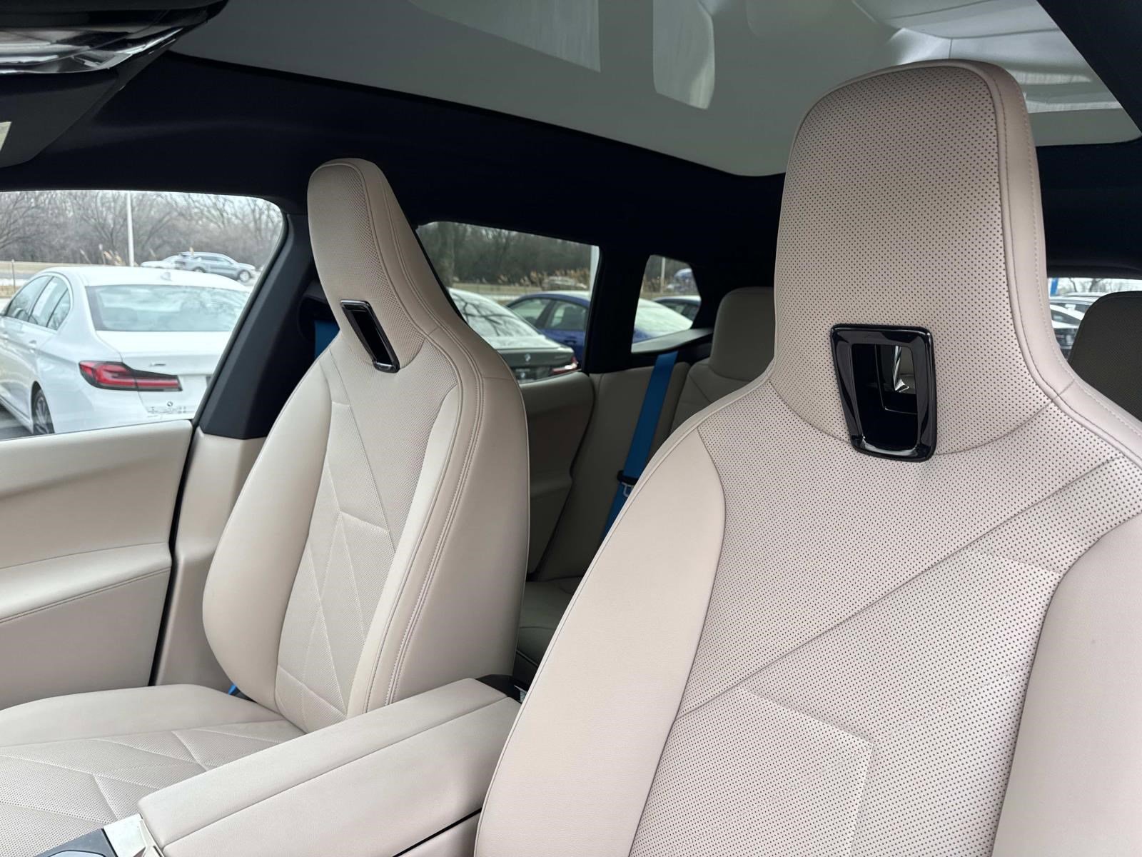 Certified 2023 BMW iX xDrive50 w/ BMW I Signature Blue Package image 31