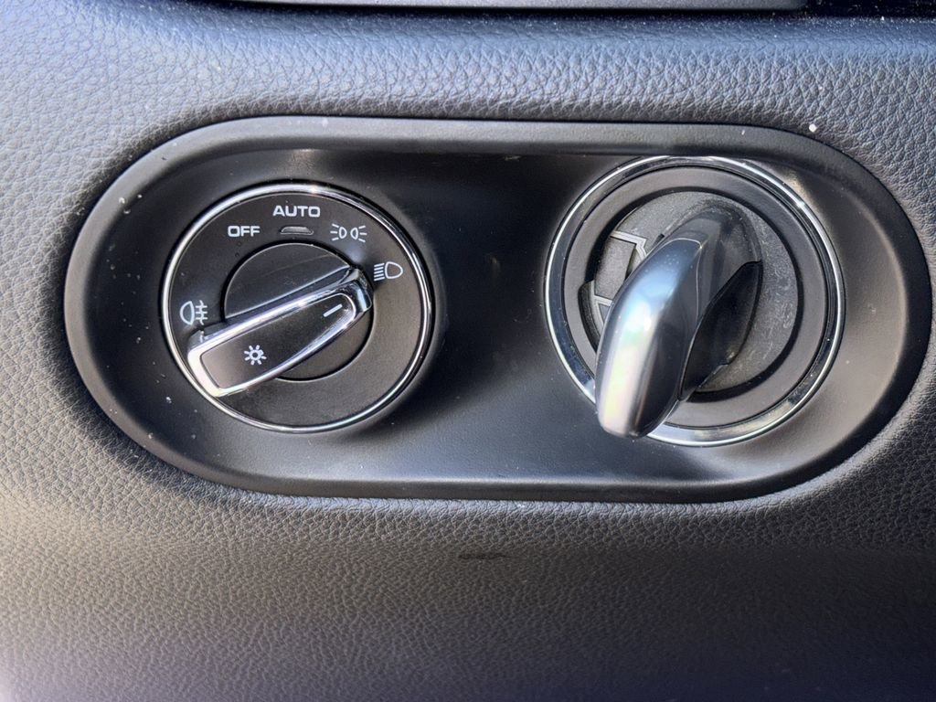 Used 2023 Porsche Macan image 13