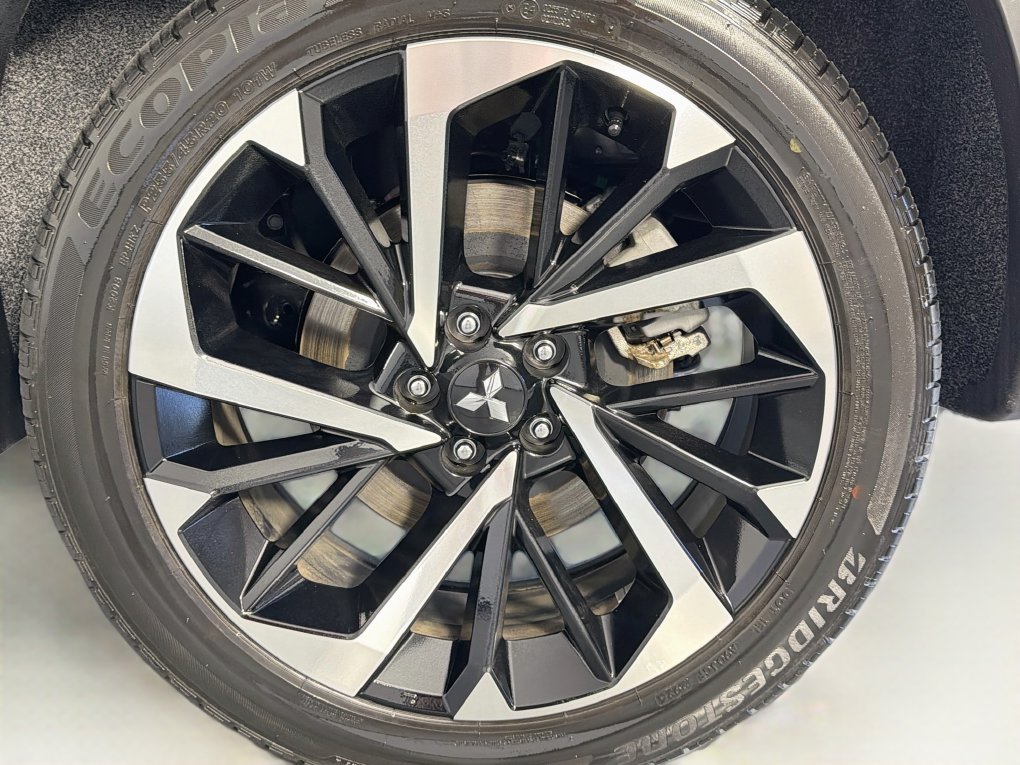 Used 2025 Mitsubishi Outlander SE AWD/4WD image 34