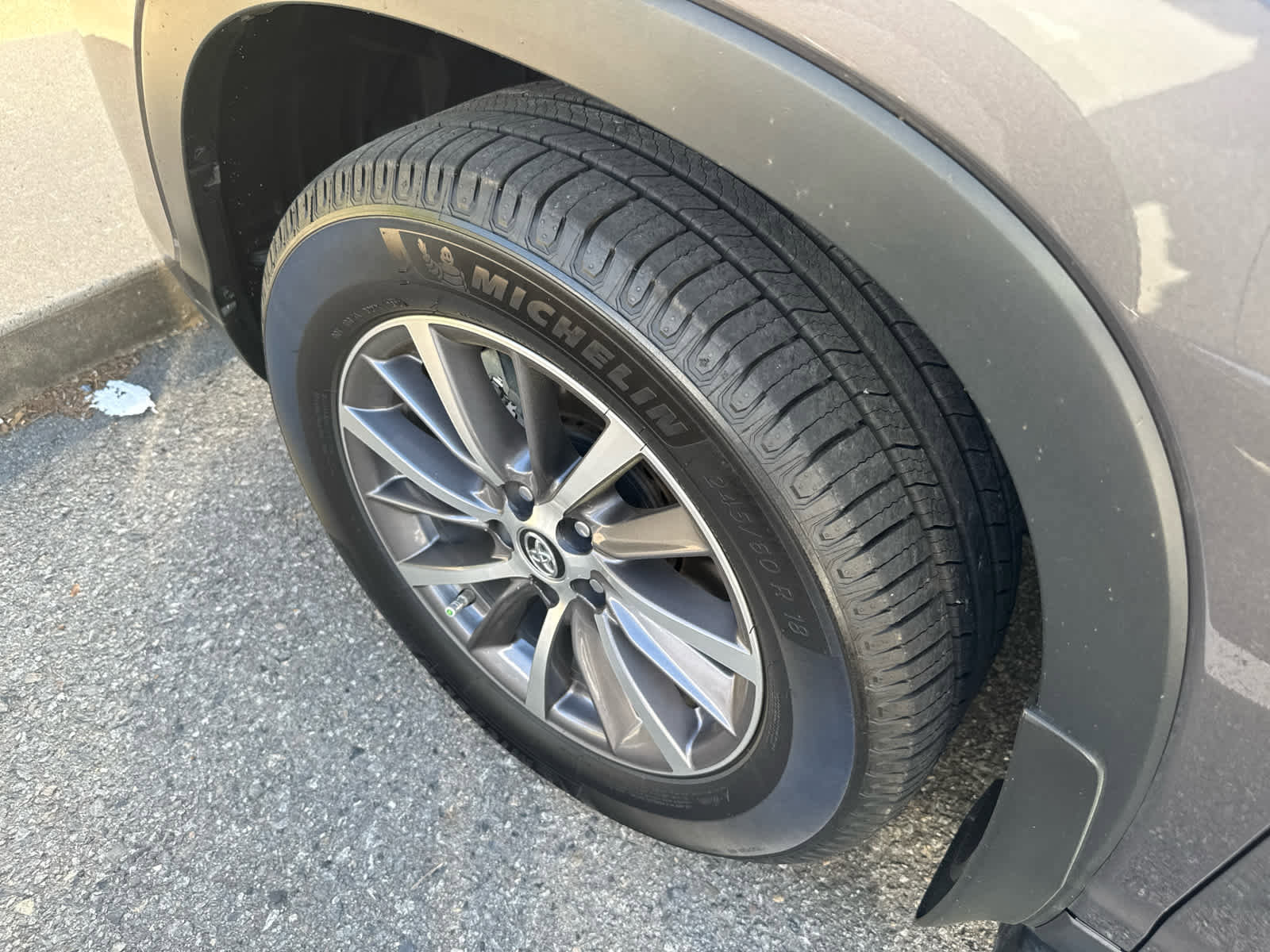 Used 2019 Toyota Highlander XLE image 6