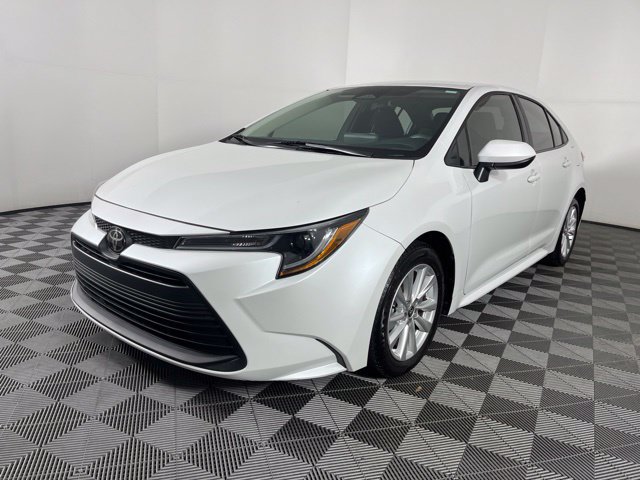 Used 2023 Toyota Corolla LE w/ LE Convenience Package FWD image 6