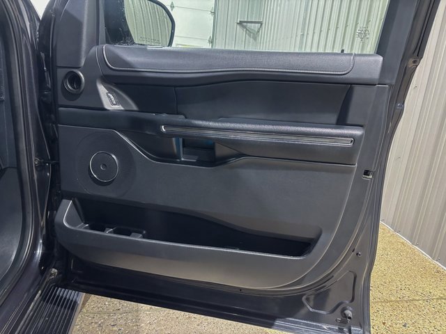 Used 2024 Ford Expedition XLT image 28