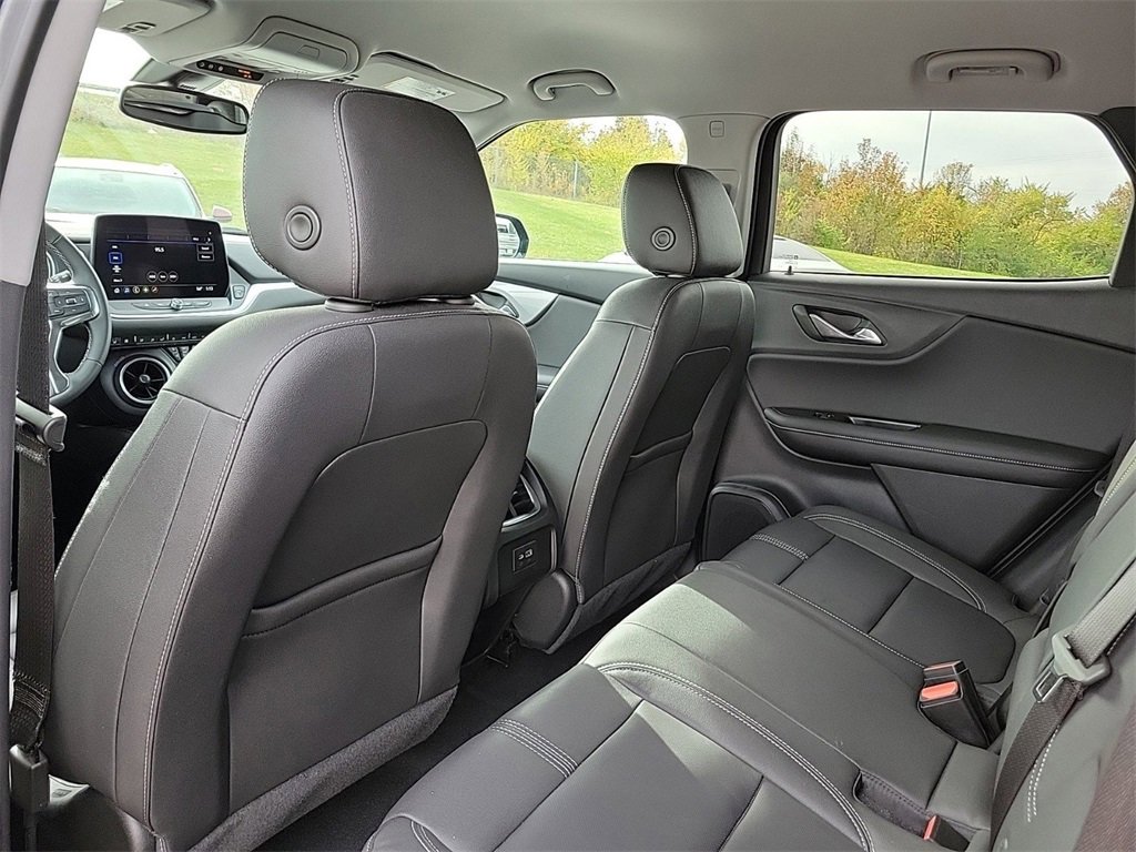 Used 2023 Chevrolet Blazer LT image 12
