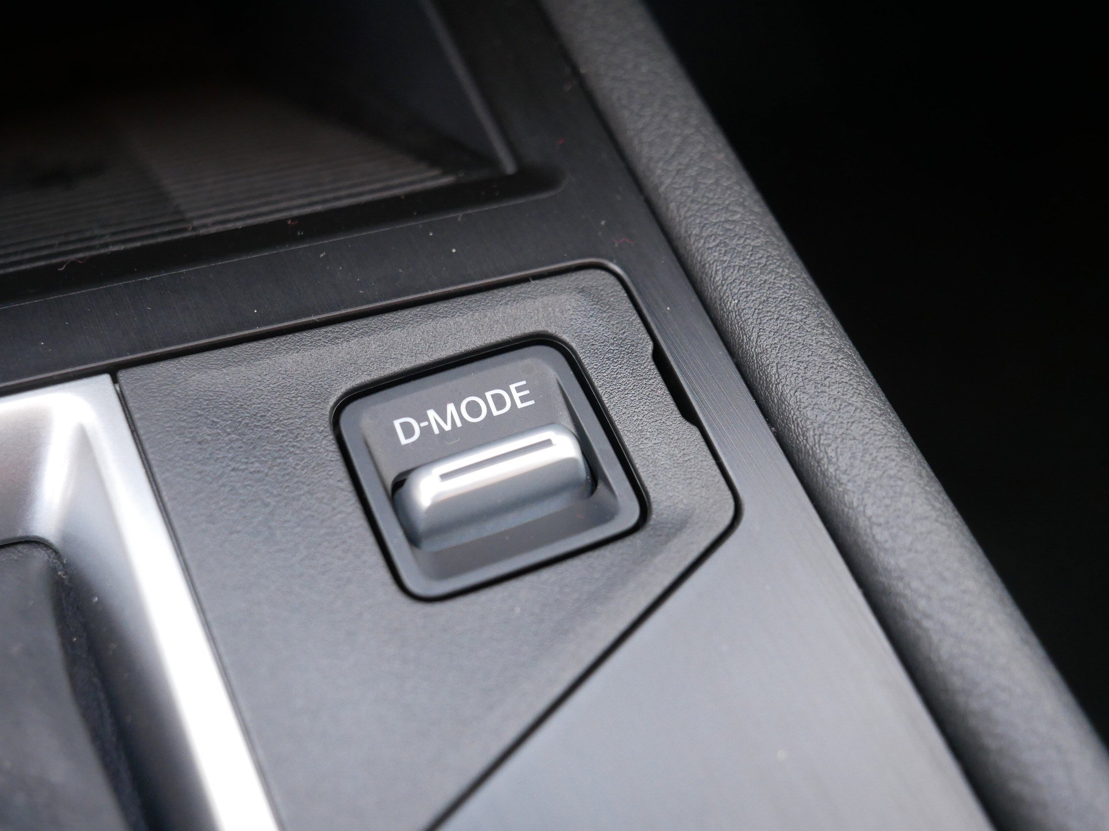 Certified 2025 Nissan Kicks SV image 31