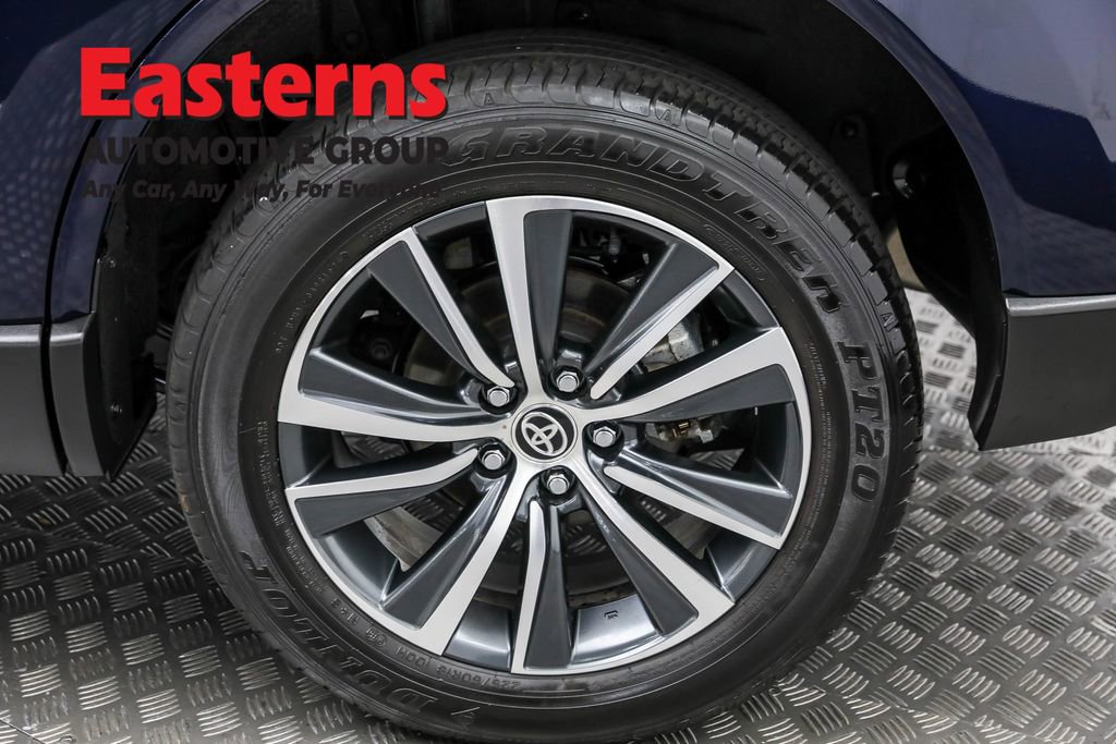 Used 2024 Toyota Venza LE image 32