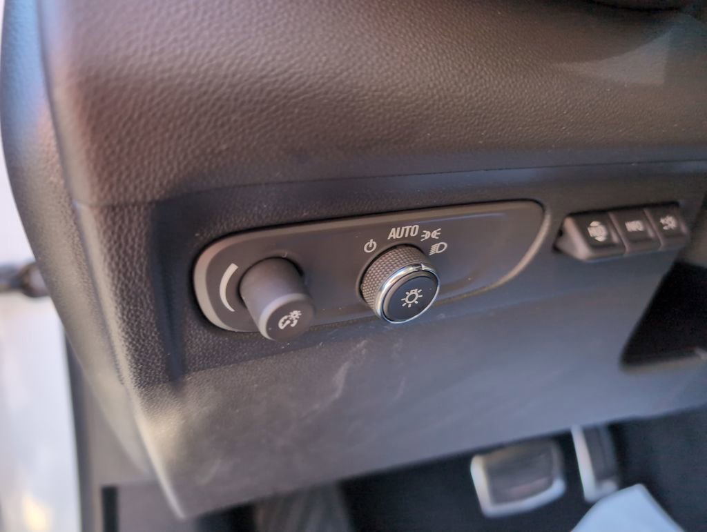 Used 2022 Buick Envision Essence w/ Technology Package I image 17