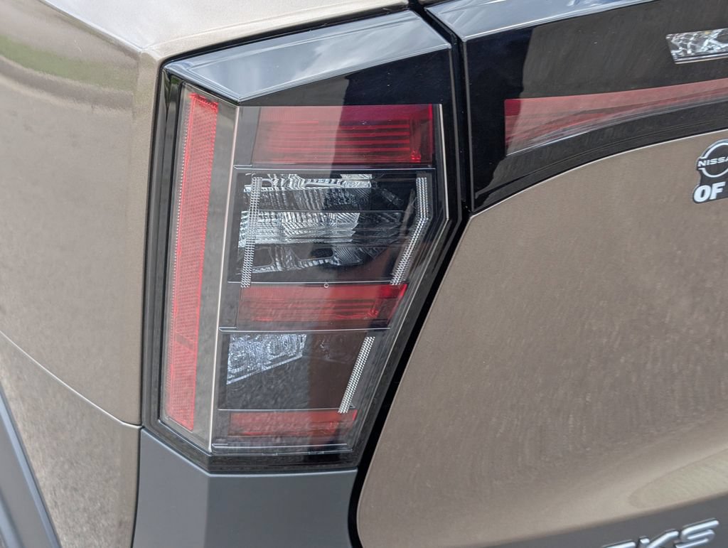 Certified 2025 Nissan Kicks SR FWD image 13
