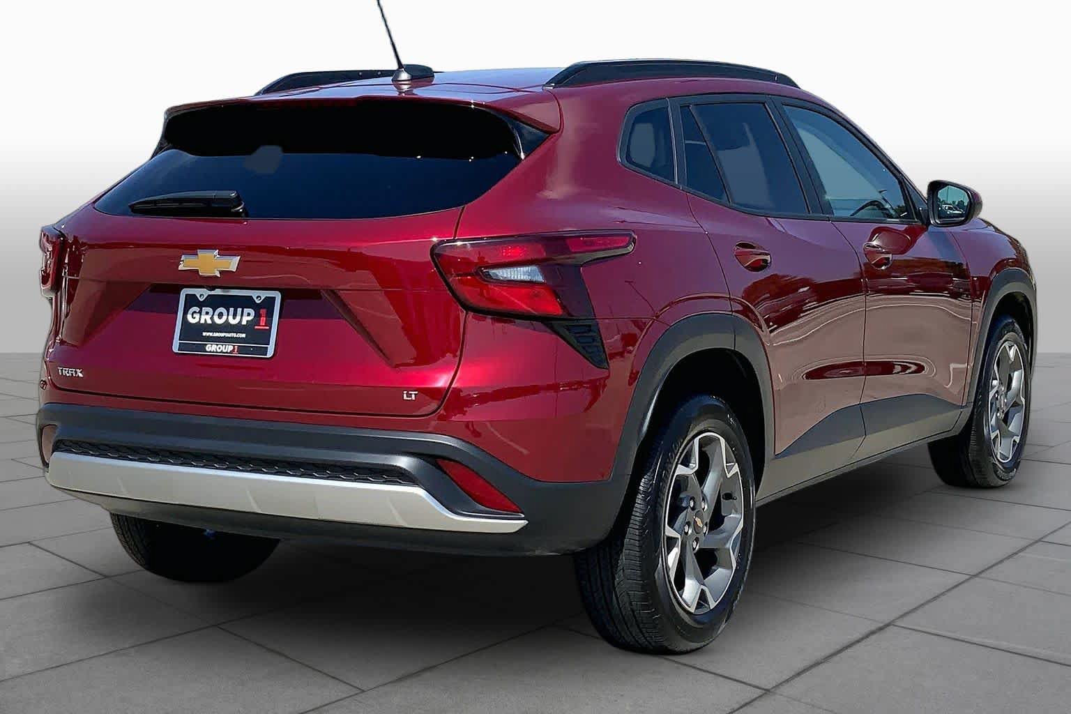 Used 2025 Chevrolet Trax LT FWD image 13