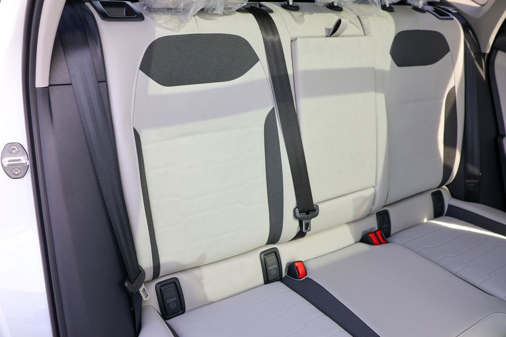 New 2025 Volkswagen Taos SE image 40