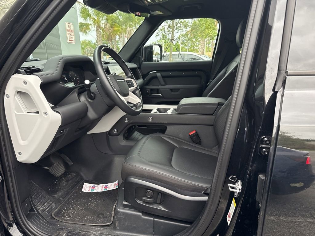 Used 2025 Land Rover Defender 110 S image 5