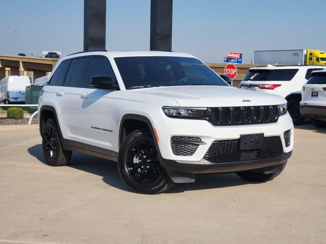 Used 2025 Jeep Grand Cherokee Altitude AWD/4WD image 2