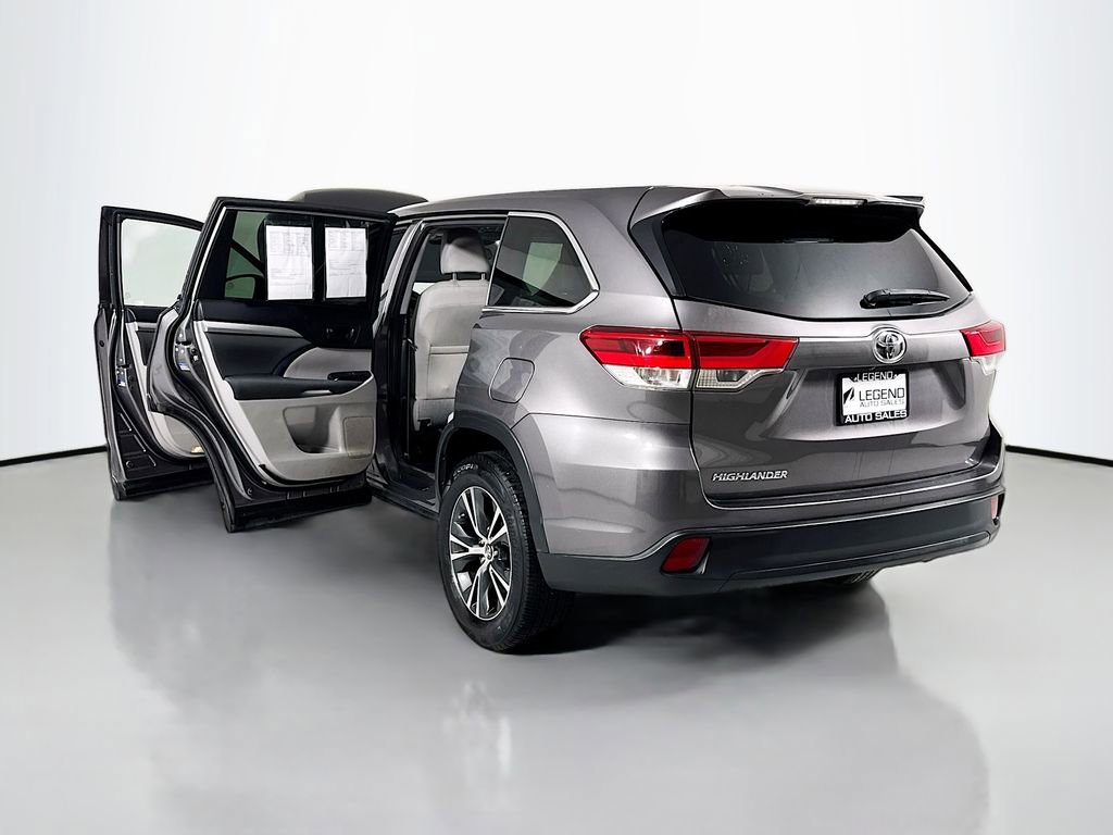 Used 2017 Toyota Highlander LE image 18