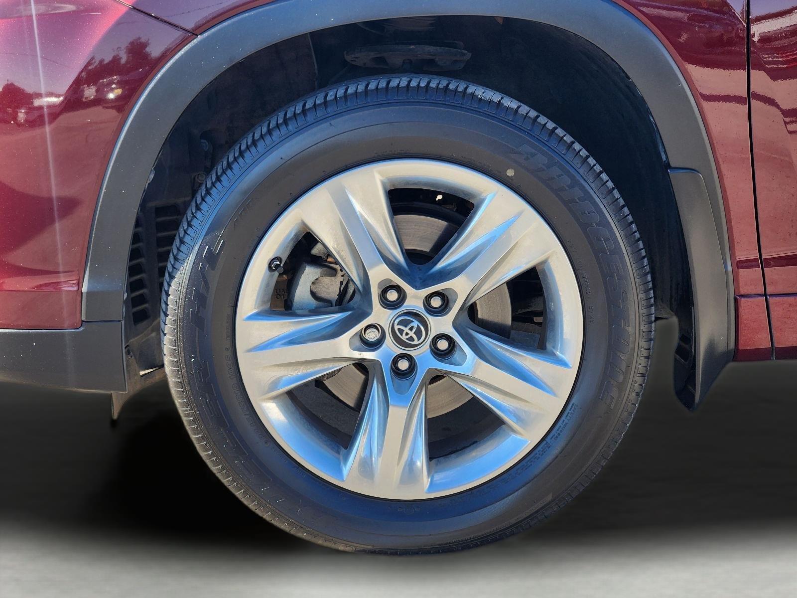 Used 2019 Toyota Highlander Limited FWD image 10