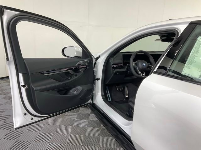 Used 2024 BMW i5 eDrive40i w/ M Sport Package RWD image 28
