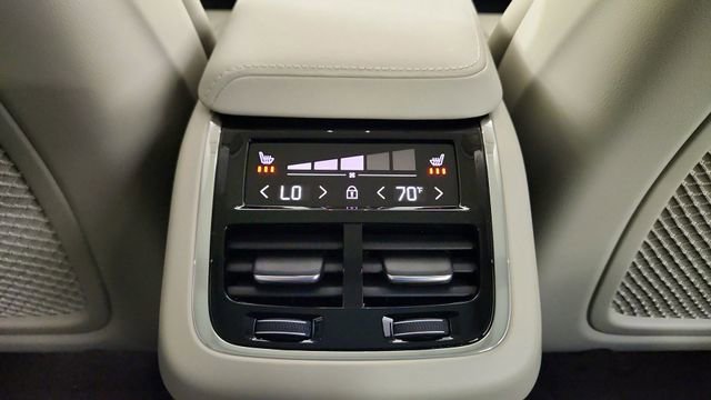 New 2026 Volvo XC60 B5 Ultra w/ Climate Package AWD/4WD image 31