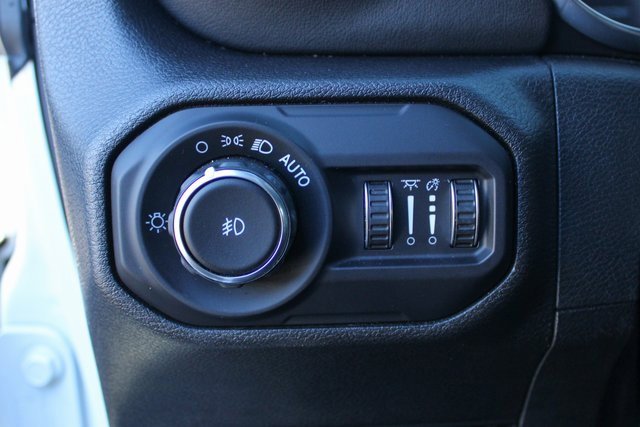 Used 2018 Jeep Wrangler Unlimited Sahara image 14