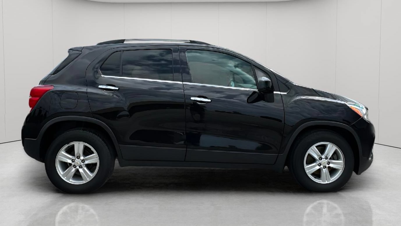 Used 2019 Chevrolet Trax LT w/ LT Convenience Package FWD image 3