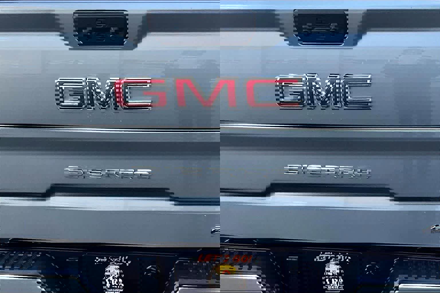 Used 2025 GMC Sierra 1500 AT4 w/ Technology Package image 7