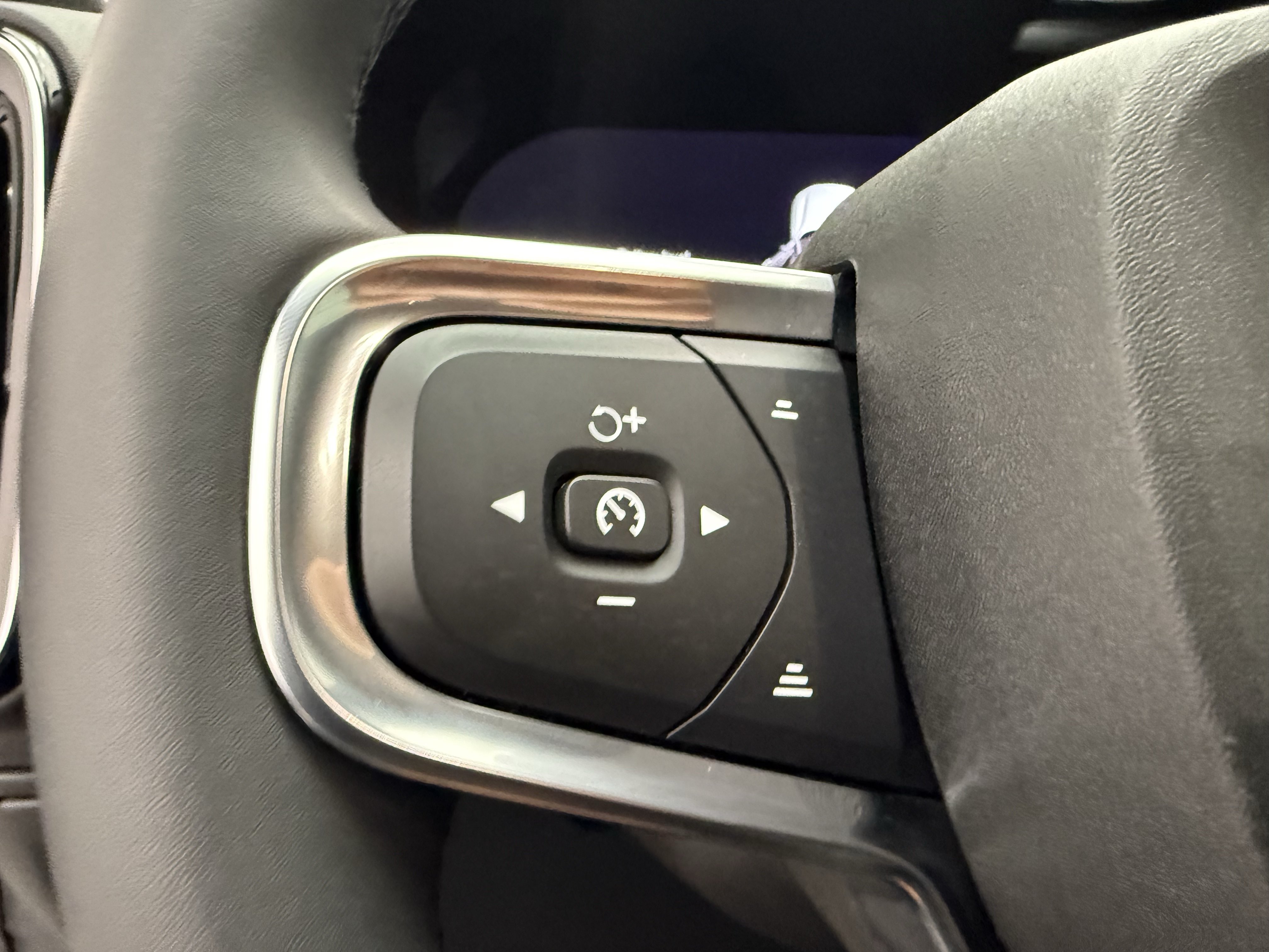 Certified 2023 Volvo C40 P8 Recharge Plus w/ Protection Package Premier AWD/4WD image 16