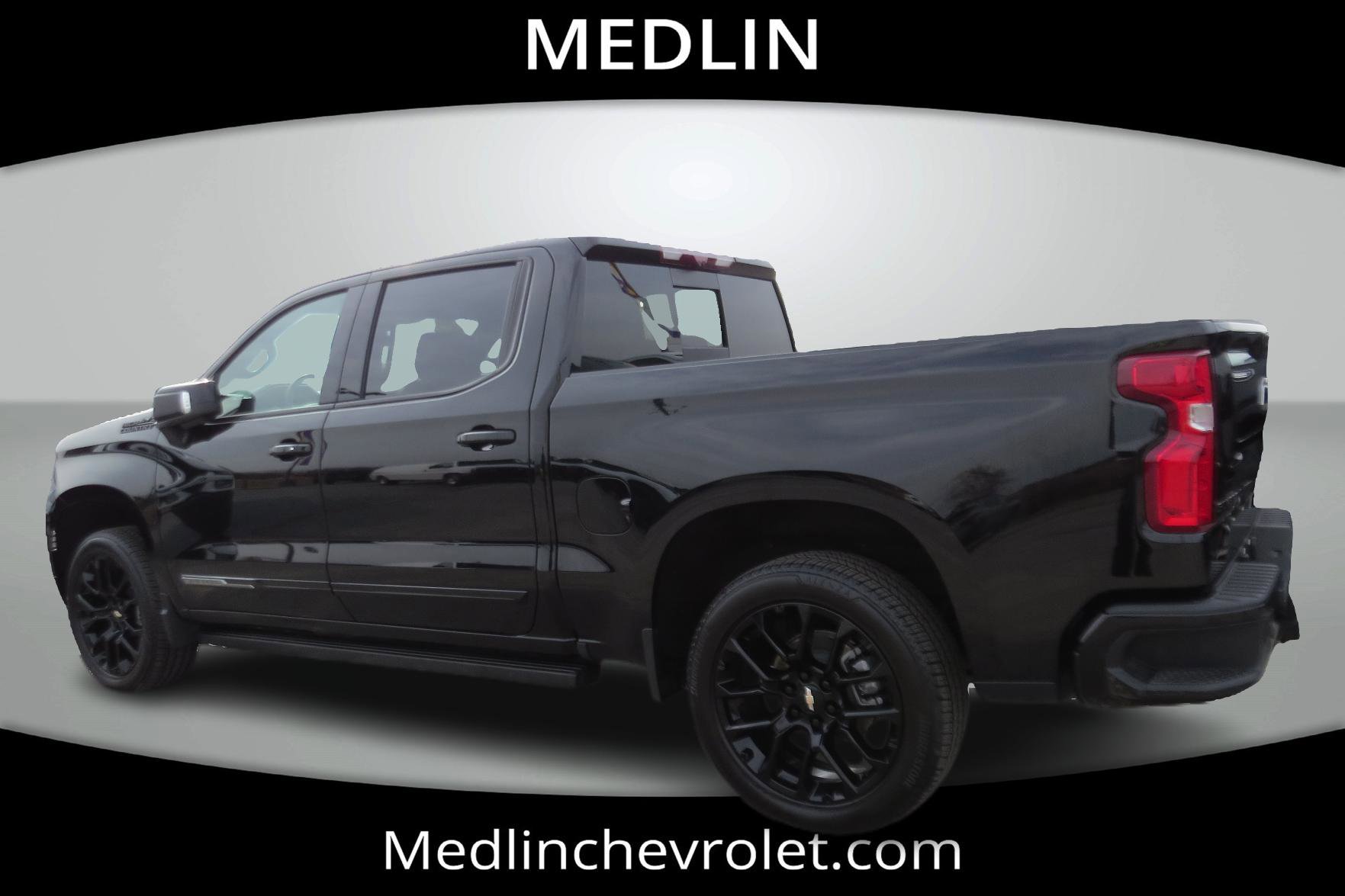 Used 2025 Chevrolet Silverado 1500 High Country w/ Midnight Edition AWD/4WD image 6