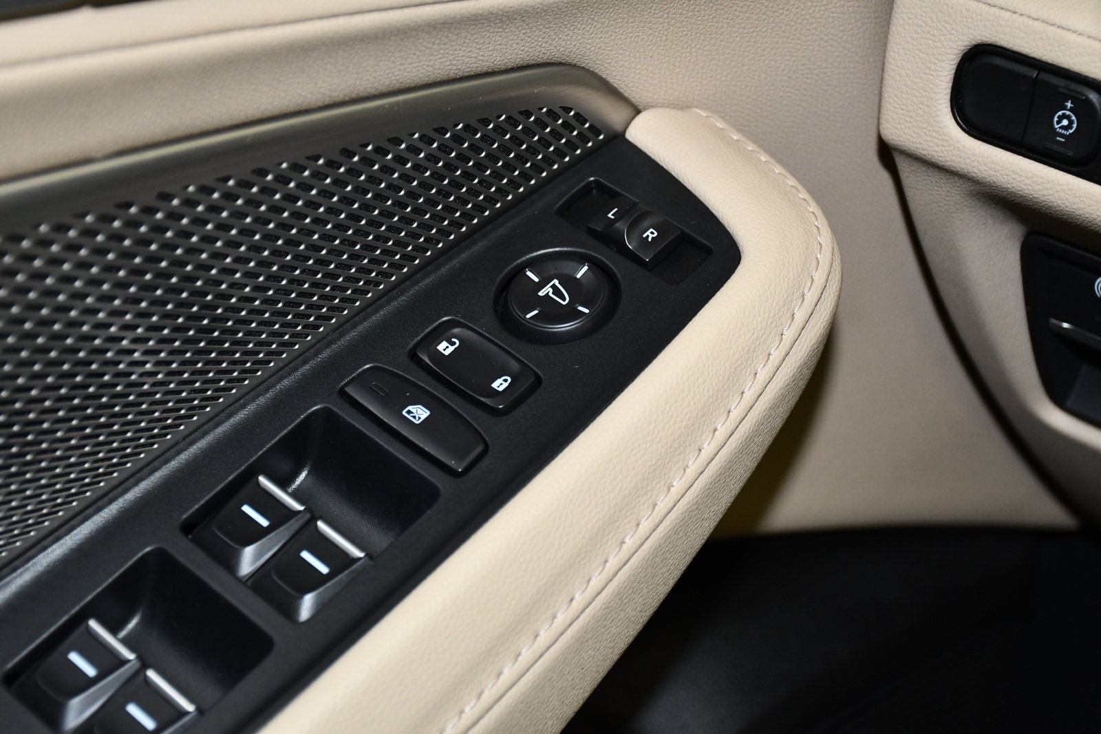 Used 2024 Acura MDX SH-AWD image 34