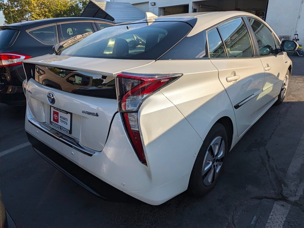 Used 2017 Toyota Prius Three FWD image 2