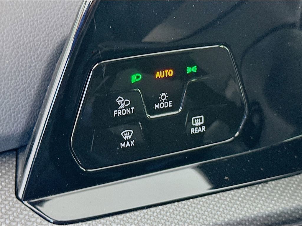 Used 2022 Volkswagen Golf R image 10