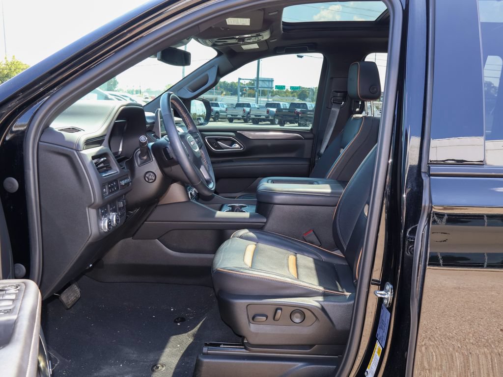 Used 2023 GMC Yukon XL AT4 w/ AT4 Premium Plus Package AWD/4WD image 10