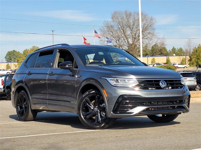 Used 2024 Volkswagen Tiguan SE R-Line image 24