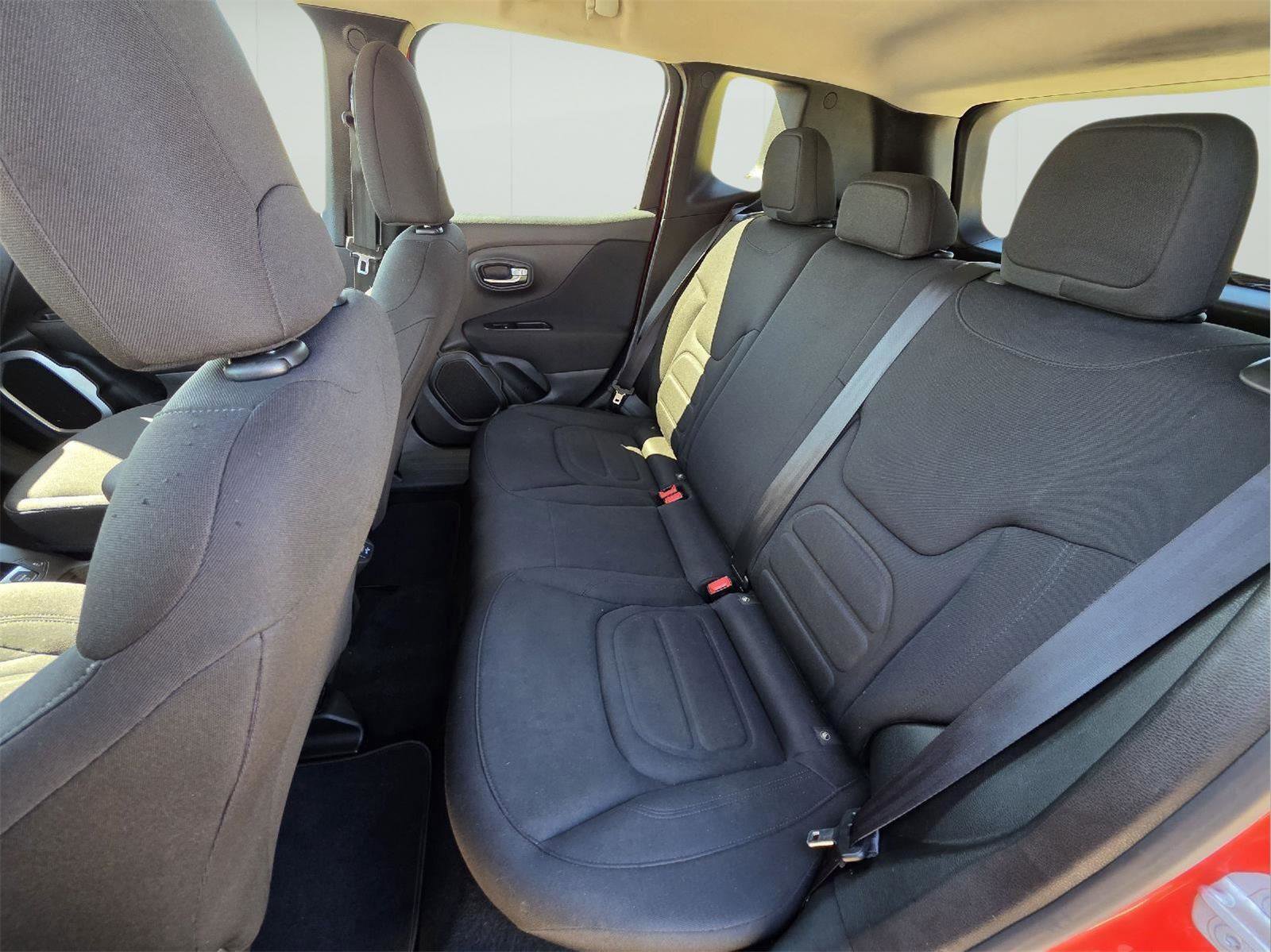 Used 2021 Jeep Renegade Latitude image 10