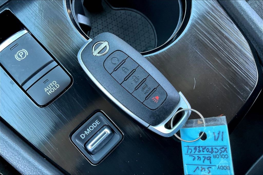 Used 2025 Nissan Rogue SV image 32