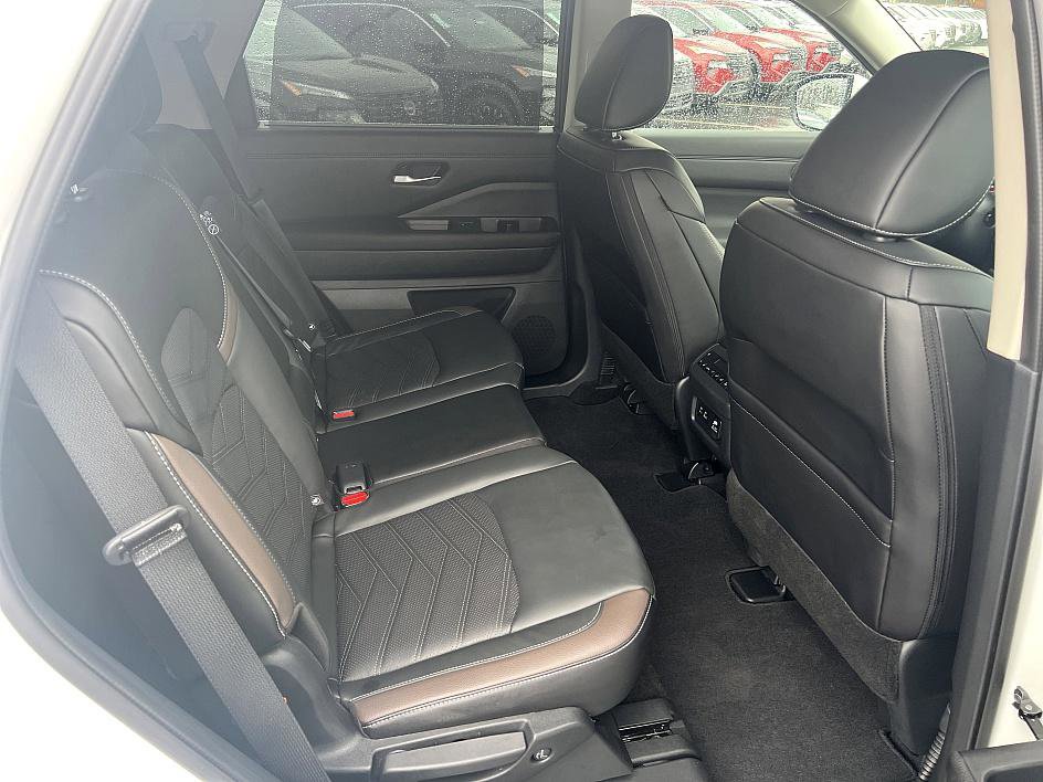 Certified 2024 Nissan Pathfinder Platinum w/ Cargo Package image 17